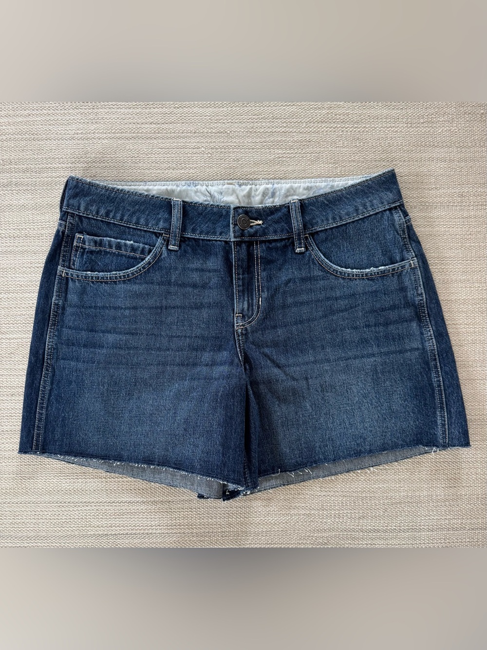 Hollister low rise baggy blue denim jean shorts raw hem women’s size 30 NWT